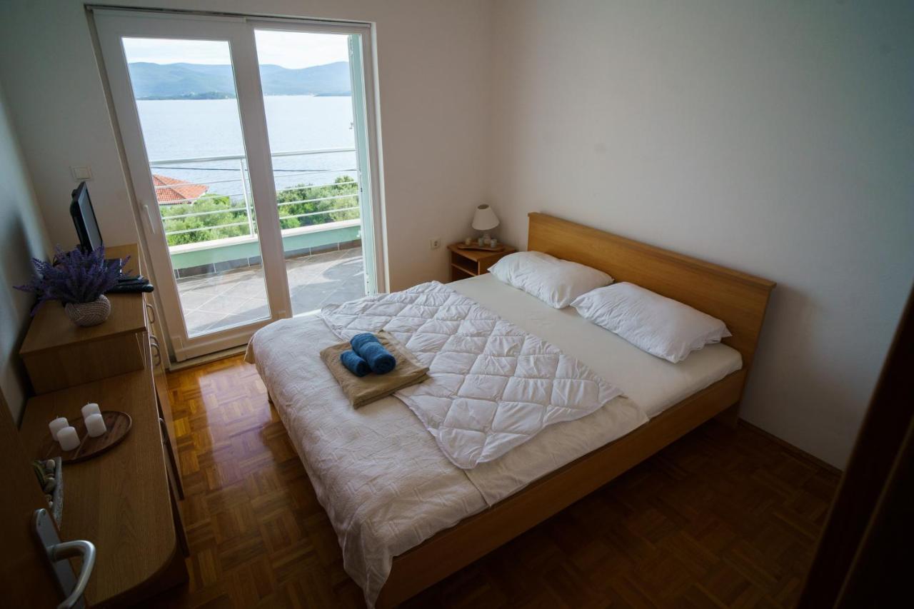Apartment “Bel Ponte” Комарна Экстерьер фото